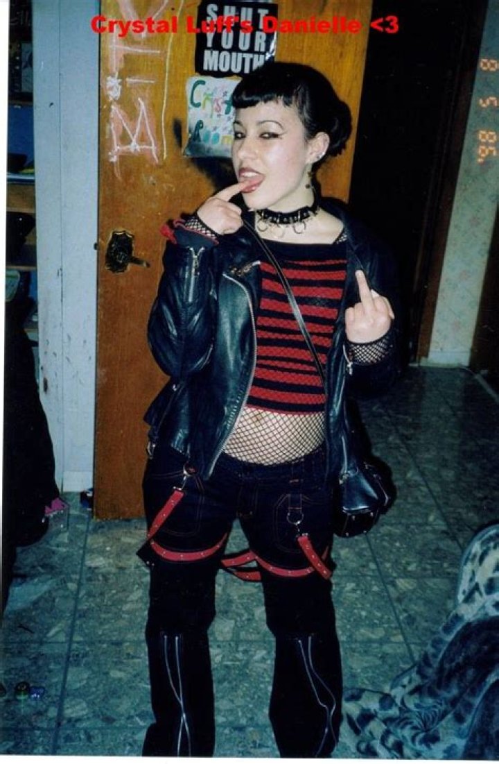 The Essential Guide To The 90s Goth Aesthetic