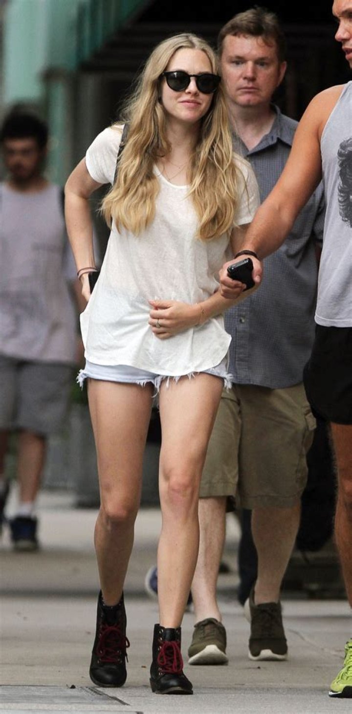 Unveiling The Enigmatic Amanda Seyfried Height: A Glimpse Into The Life Of A Hollywood Star