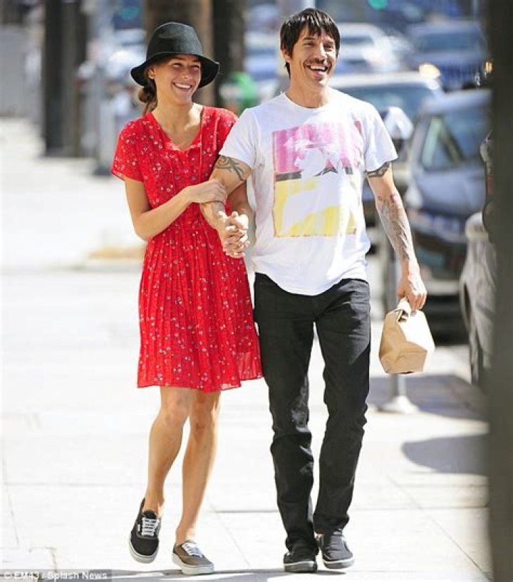 Exploring The Intrigues Of Anthony Kiedis Dating 19