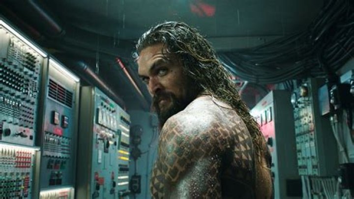Aquaman star Jason Momoa body-shamed for 'dad bod' after photo posted online ·