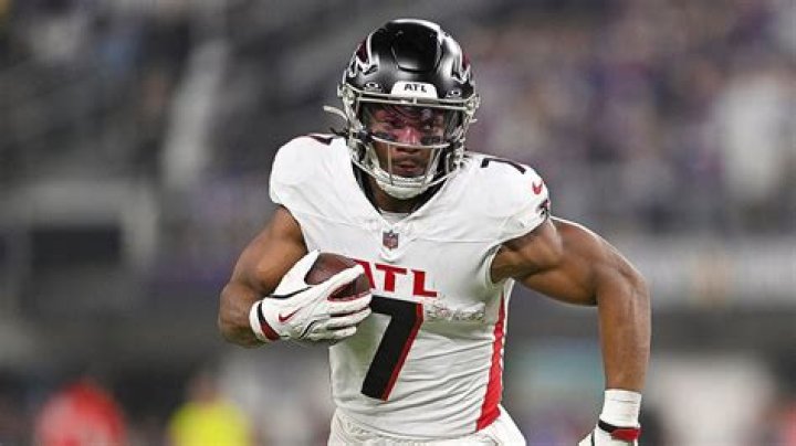 Bijan Robinson Captivates With Stunning Pictures: An Exclusive Showcase