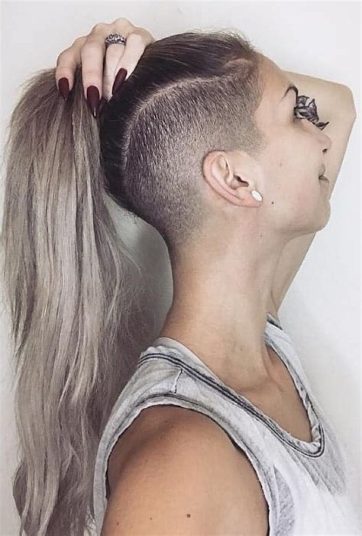 Can females have an undercut in the Army?