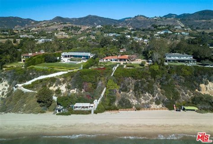 Explore Diana Jenkins' Stunning Malibu Beach House