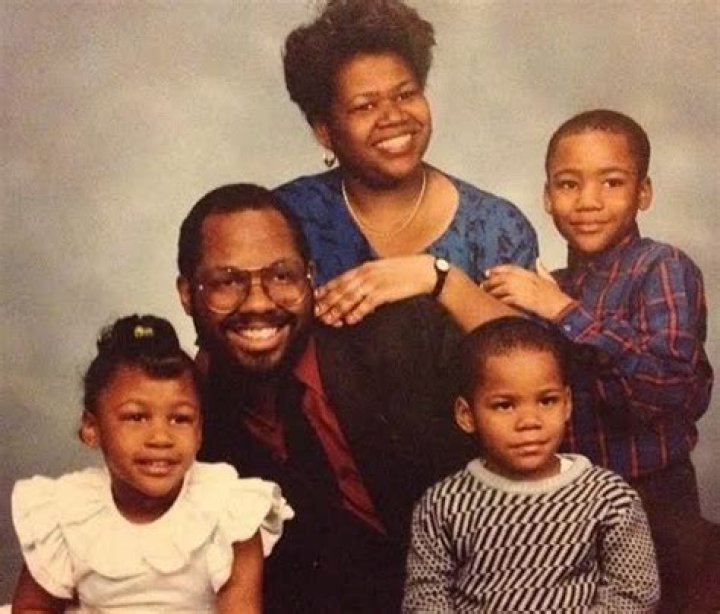 Age, Parents, net worth ·