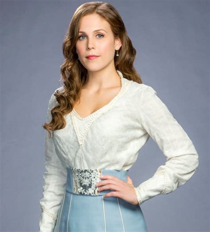 Unveiling Erin Krakow's Bra Size And Beyond