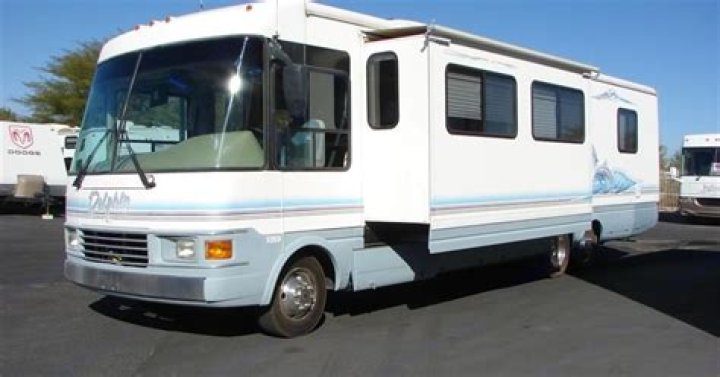 Reliable Ford Dolphin Motorhomes For Adventure Seekers