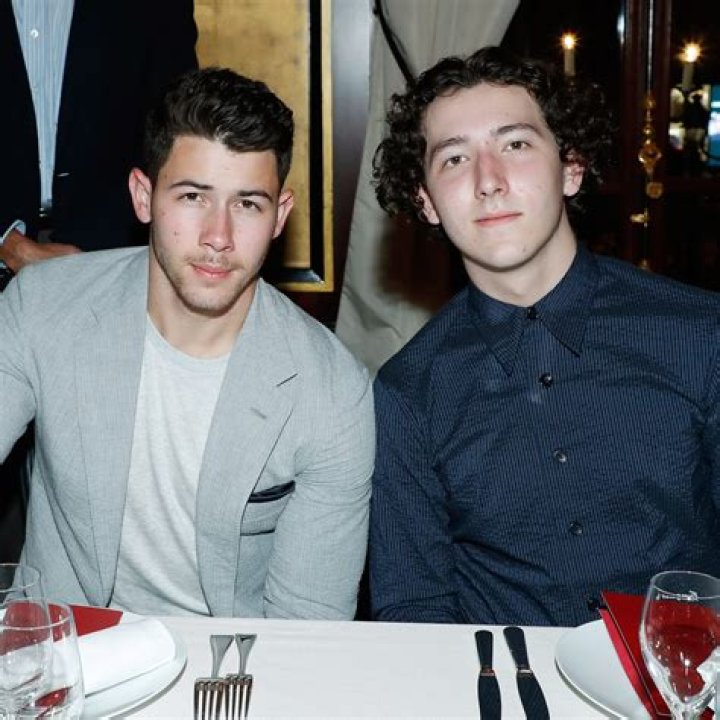 Unveiling The Journey Of Frankie Jonas: The Youngest Jonas Brother