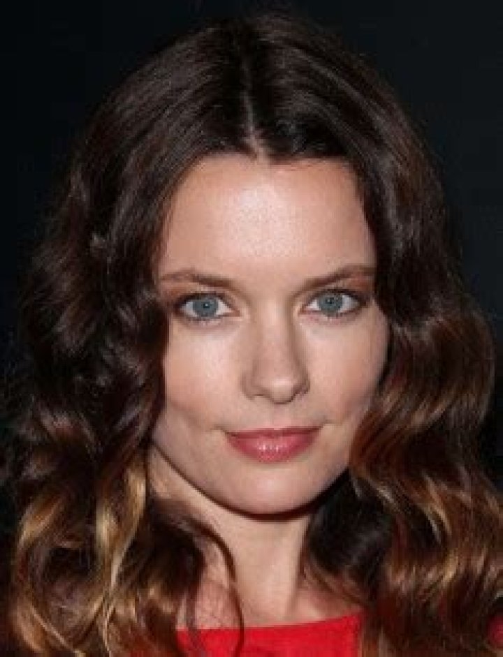 Gina Holden Bio, Wiki, Age, Family, Husband, Movies, TV Shows and Net Worth