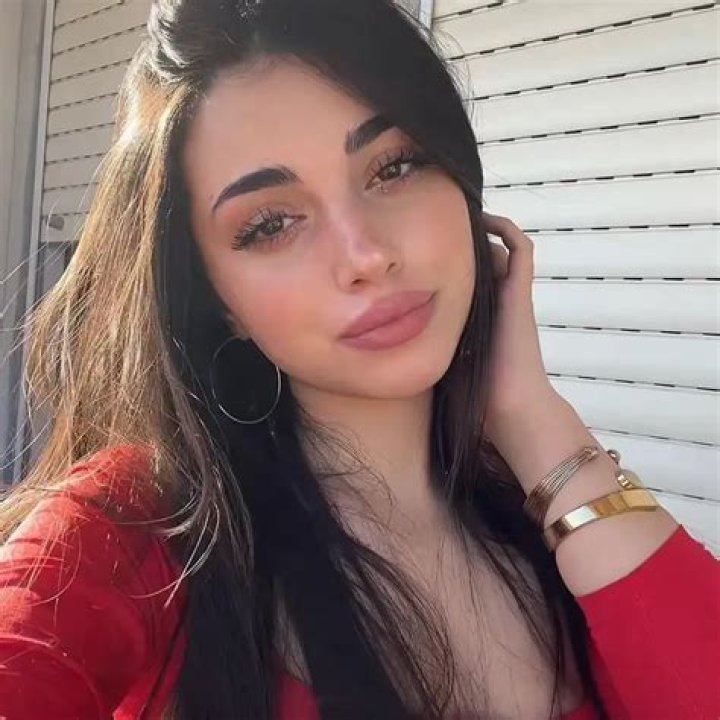 Unveiling The Allure Of Instagram: Novia Lamine's Enchanting Journey