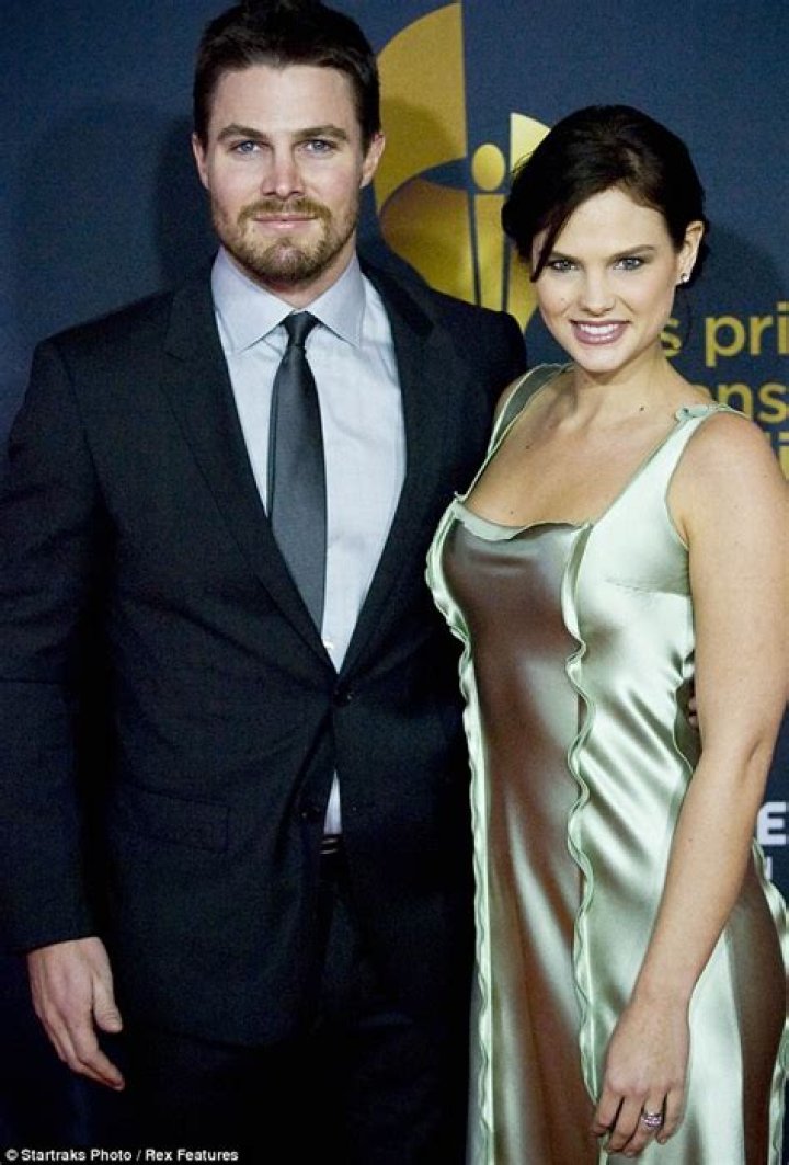 Stephen Amell's Wife In Arrow