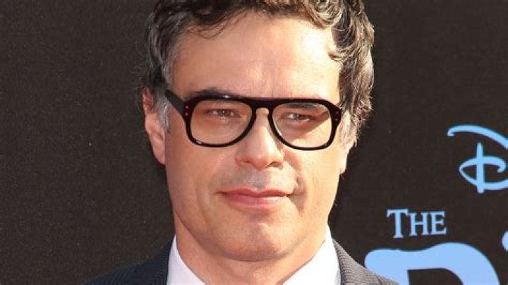 Jemaine Clement steals from The Rock during Moana interview