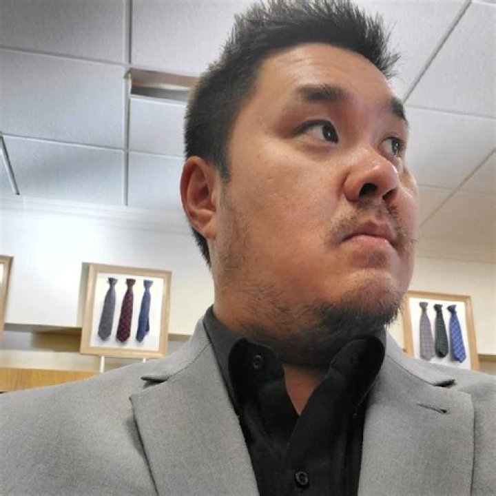 Renowned Basket Weaver: John Pelton's Expertise