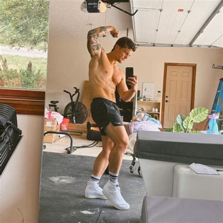 Josh Herbert (YouTuber) Height, Weight, Age, Spouse, Family