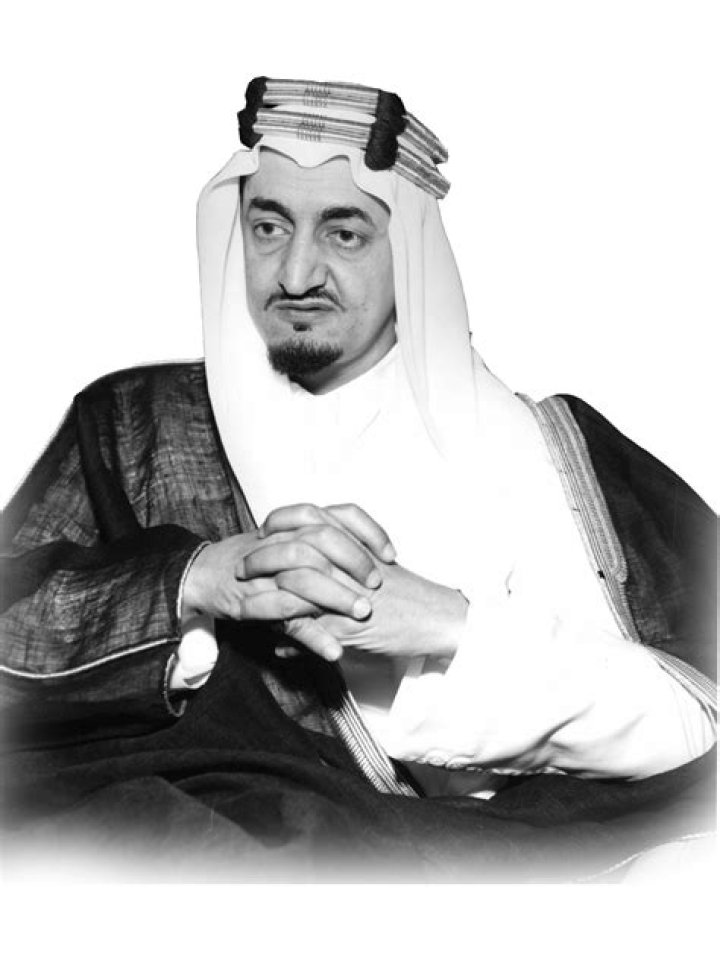 Majestic King Faisal Wallpaper: Adorn Your Screen With Royal Elegance