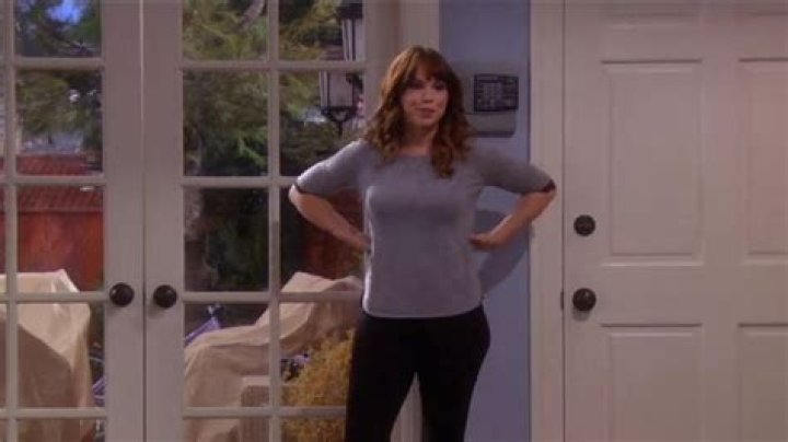 Discover The Untold Story Behind Kristin's Weight Gain In "Last Man Standing"