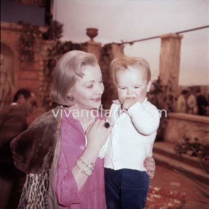 What happened to Suzanne Farrington's son? ·