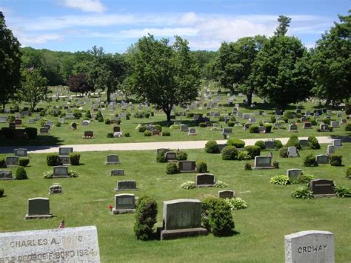 Ultimate Guide To New Hampshire Cemeteries: Explore Historic Burial Grounds