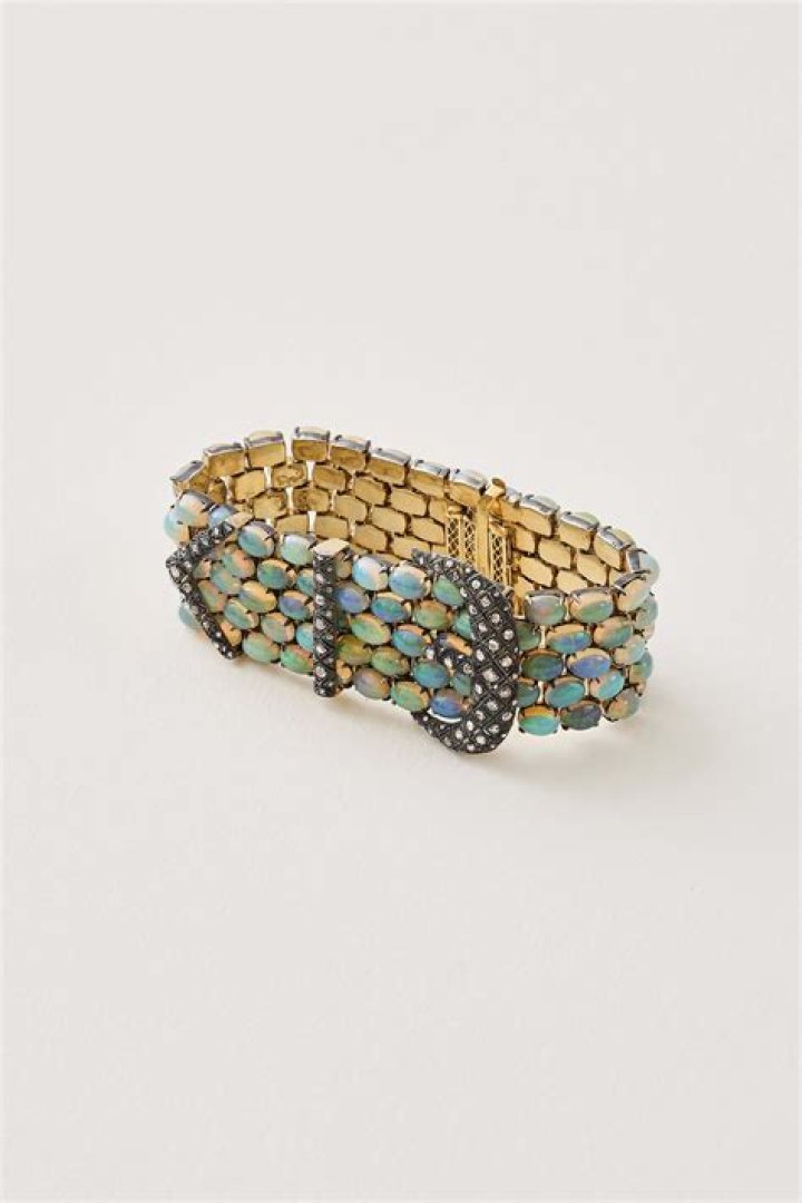 Discover The Enchanting Beauty Of Opal Necklaces