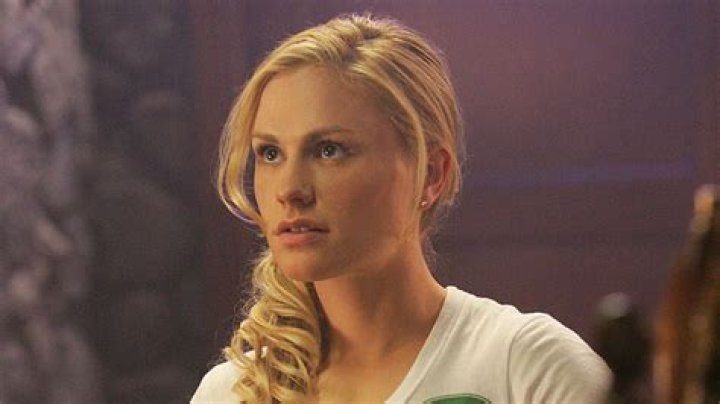 Pregnant Paquin's tight True Blood tees don't fit ·
