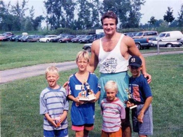 Rob Gronkowski Bio, Age, Parents, Wife, Children, Net Worth