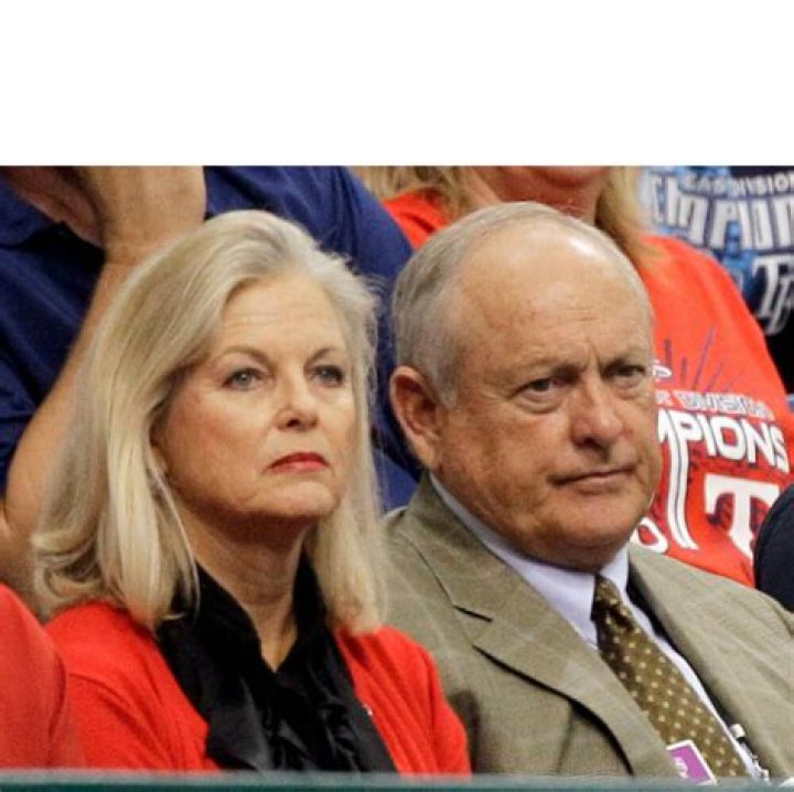 What happened to Nolan Ryan's wife? ·