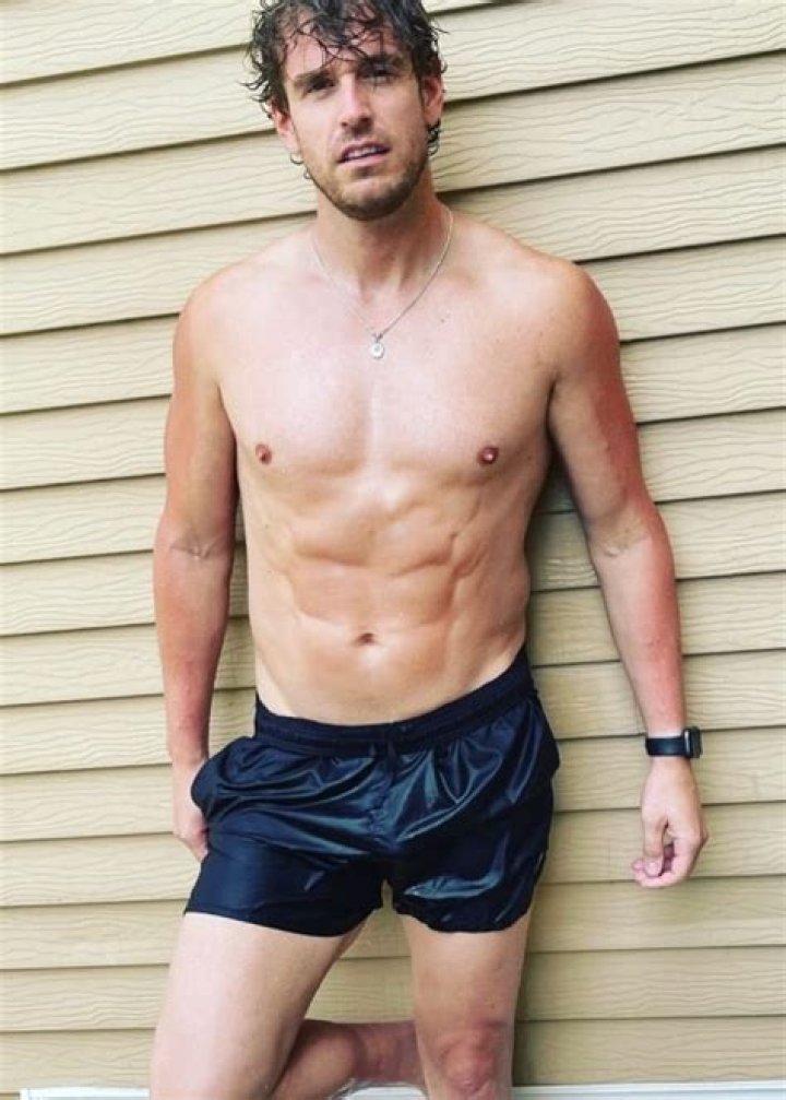 Discover The Secrets Of Shayne Jansen's Towering Height