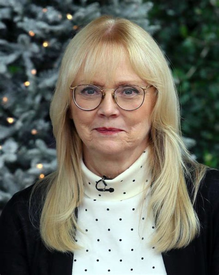 Shelley Long's Personal Life, Career, And Net Worth Revealed