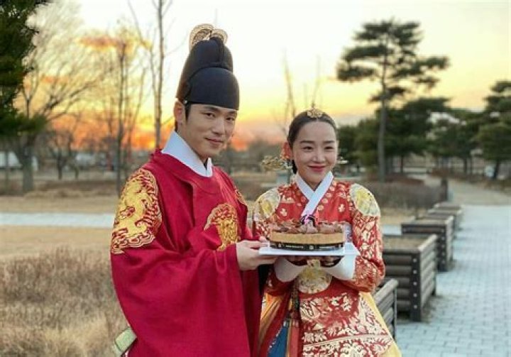 Unraveling The Intriguing World Of Shin Hye Sun Relationships