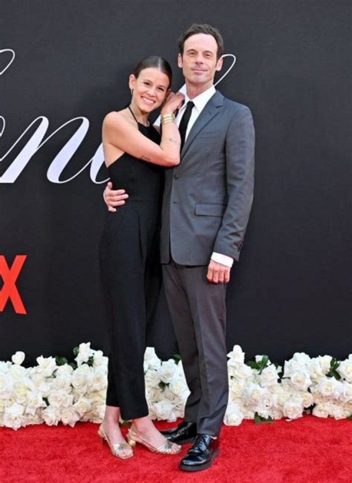 Sosie Bacon Age, Height, Weight, Boyfriend, Early Life, Education, Career, Net Worth & Philanthropic