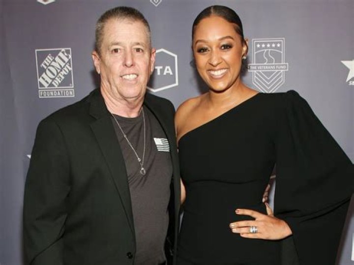 Tia and Tamera Mowrys Fathers Life Story ·
