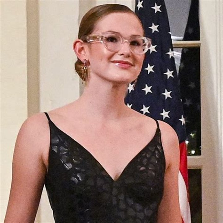 Unveiling The Allure Of Violet Affleck's Eyes