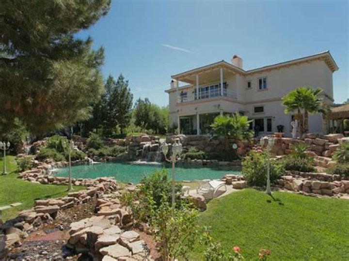 Unveil The Secrets Of Wayne Newton's Las Vegas Paradise