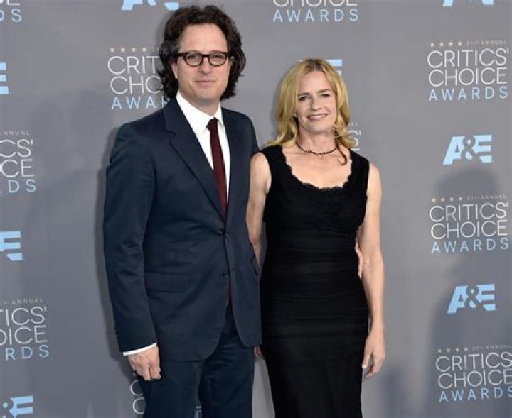 Unveiling The Current Marriage Status Of Elisabeth Shue