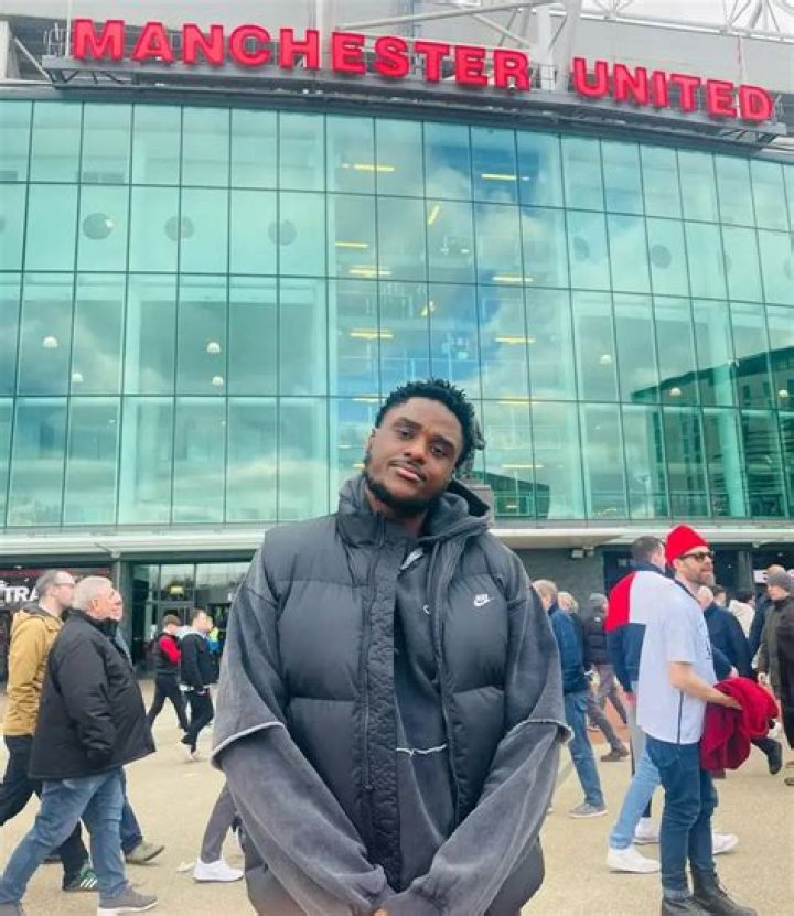 Who is UTDTrey on Twitter? Why was UTDTrey suspended? The Most Controversial Football Twitter Accoun ·