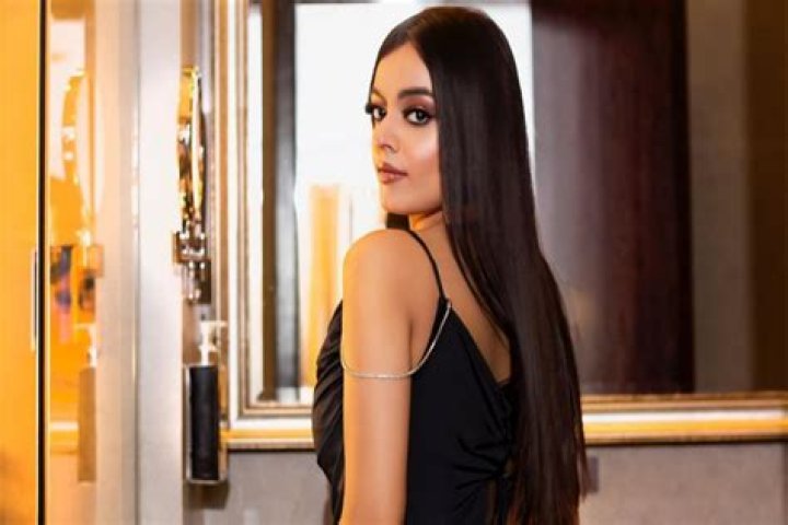 Unveiling Zainab Raza's Bold Persona: Discoveries And Insights